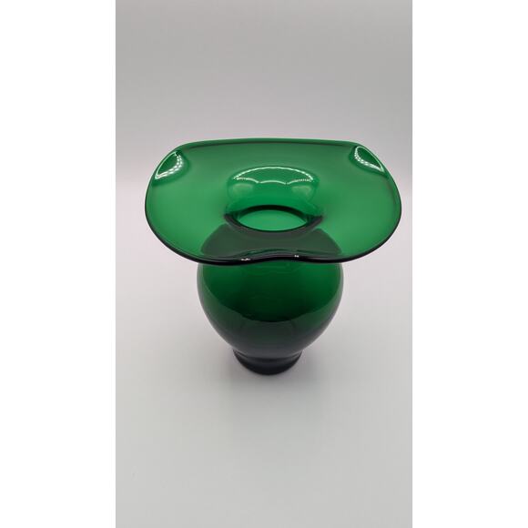 Vintage Wide Rim Green Glass Blown Vase. 7" tall - Picture 3 of 6